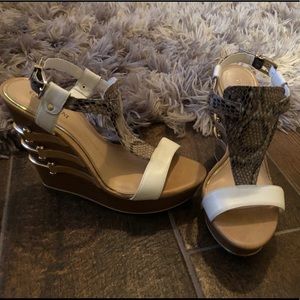 Size 8 Giani Bini snake skin wedges